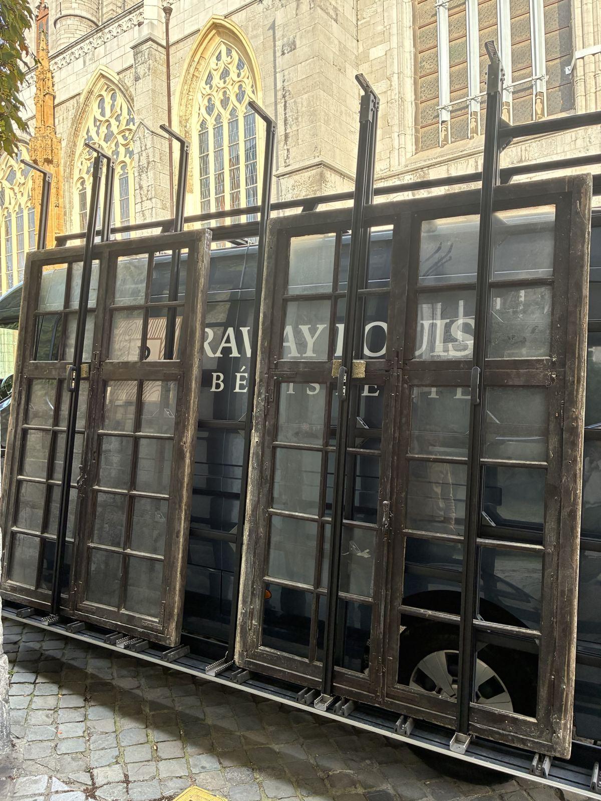 Châssis anciens chez le menuisier
